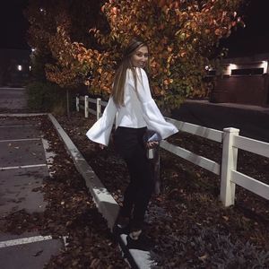 Meet your Posher, Izzi